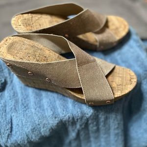 Established 1946 Tan with flecks of Bronze and Bronze Studs Cork Wedges size 9